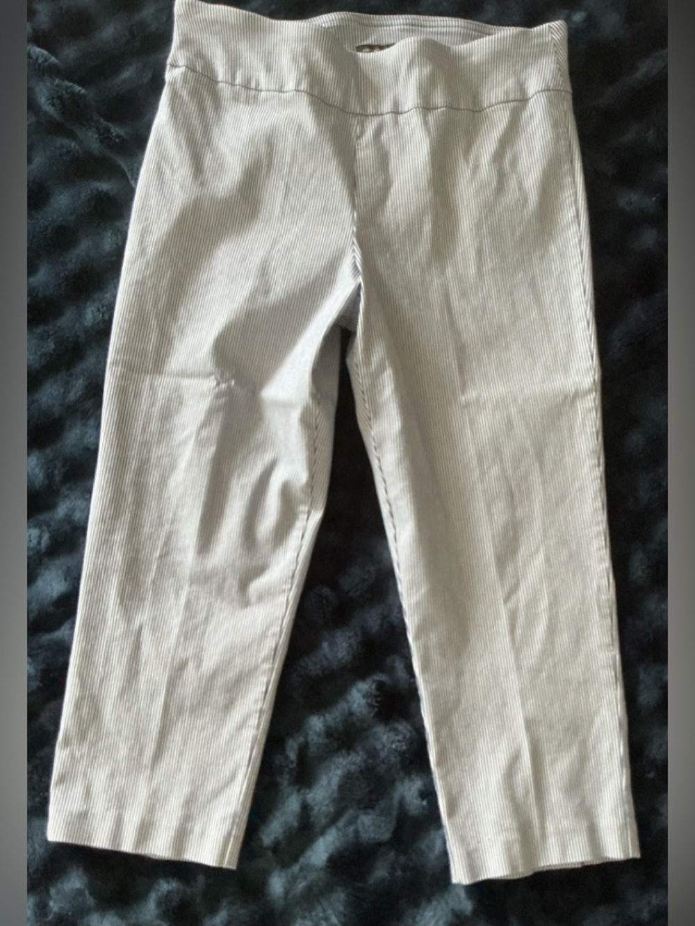 Counterparts pull on capris